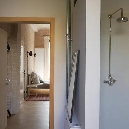 Loft In Historic Factory Building 홈스테이